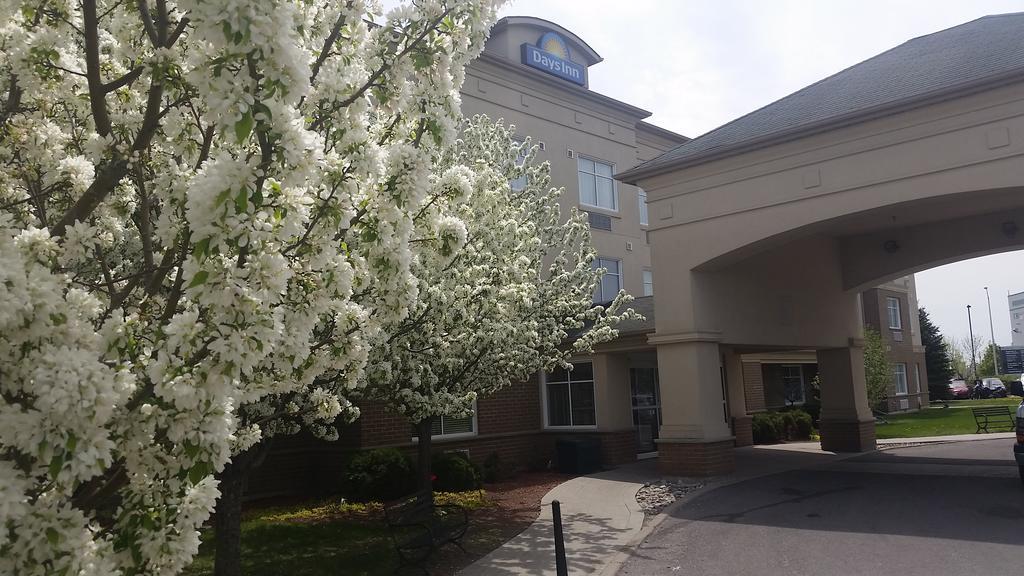 Days Inn By Wyndham Ottawa Airport Exterior foto